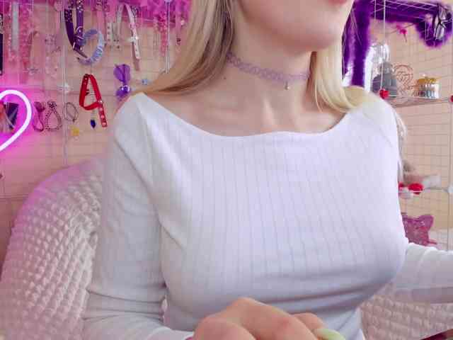 MindyKally webcam
