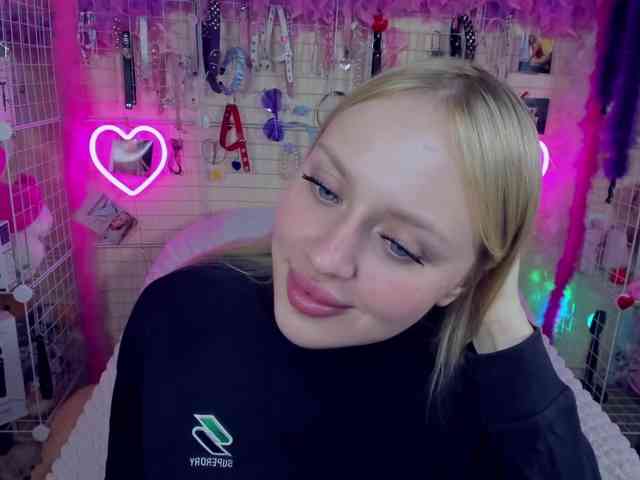 MindyKally webcam