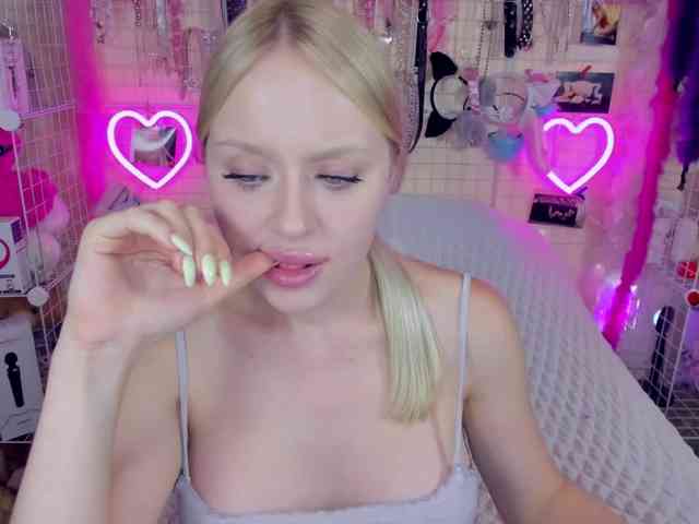 MindyKally webcam