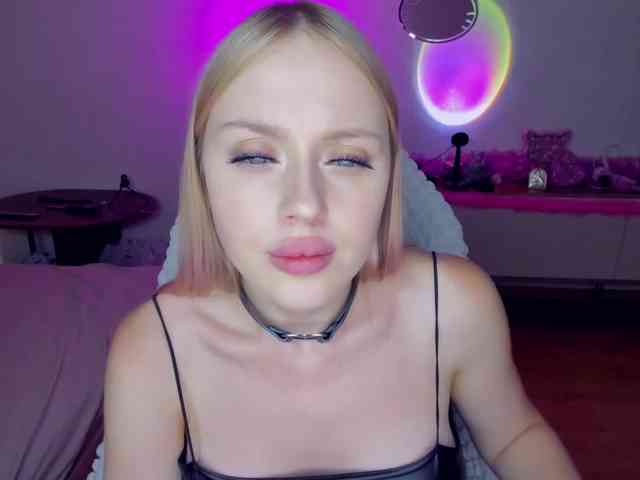 MindyKally webcam