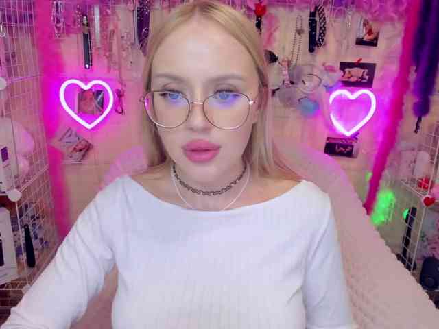 MindyKally webcam
