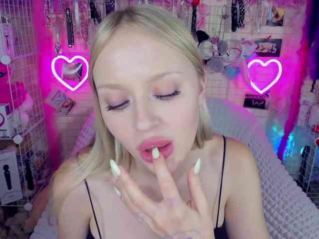 MindyKally webcam