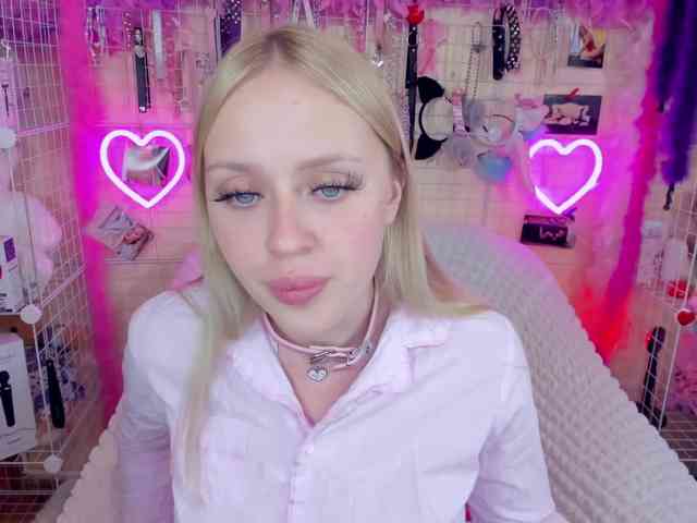 MindyKally webcam