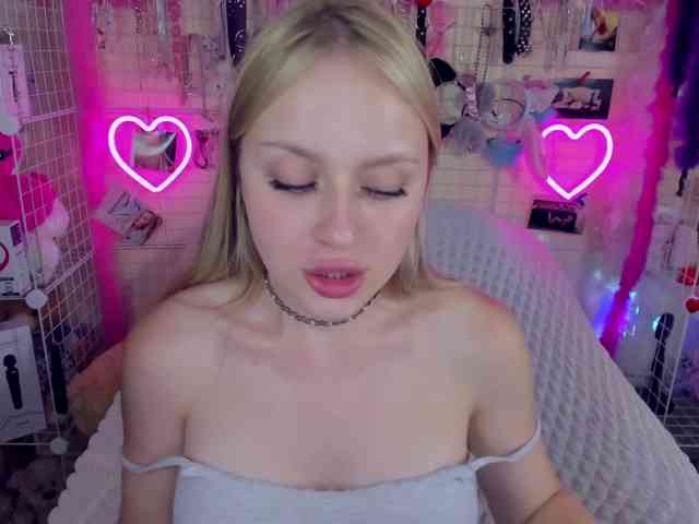 MindyKally webcam