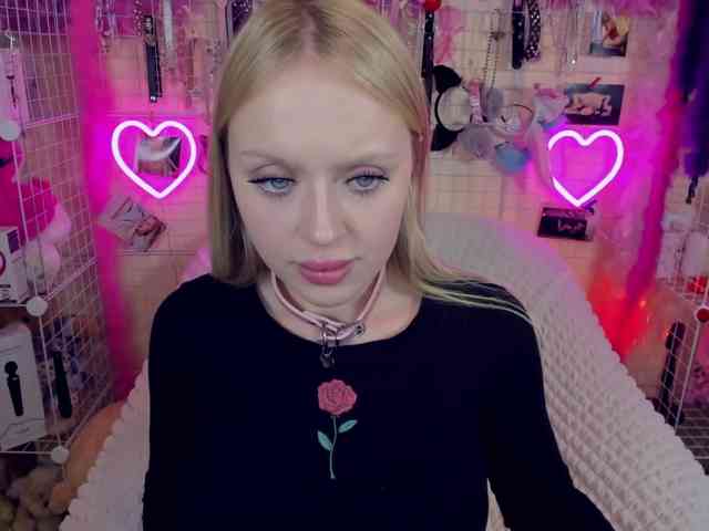 MindyKally webcam