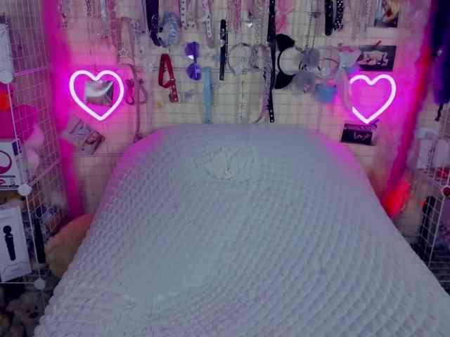 MindyKally webcam