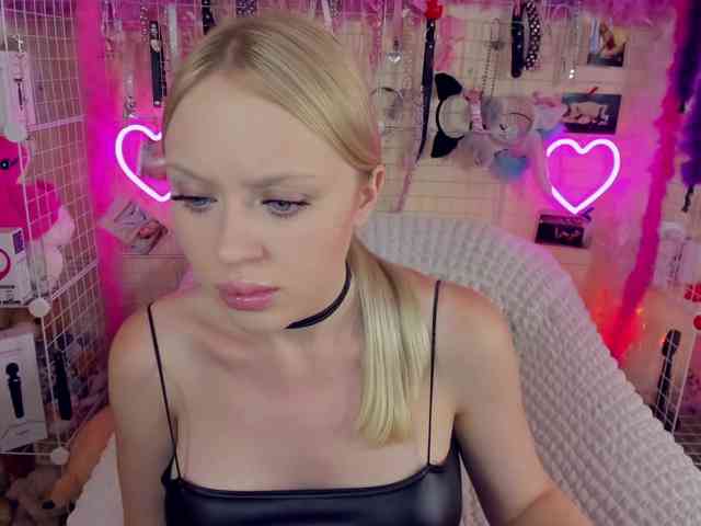MindyKally webcam