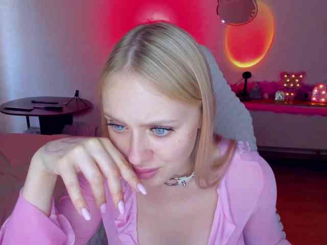 MindyKally webcam