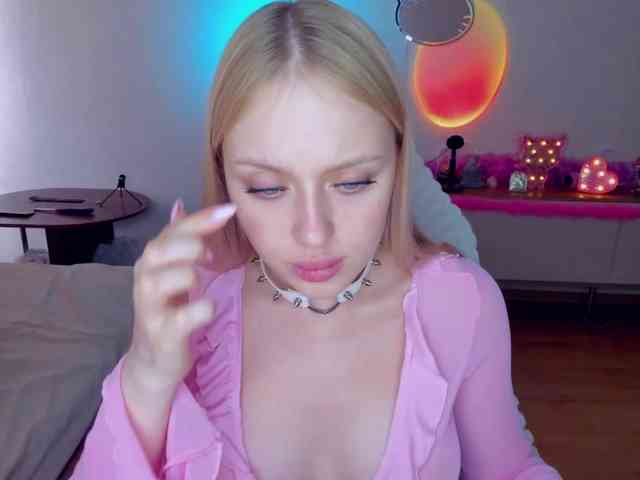 MindyKally webcam