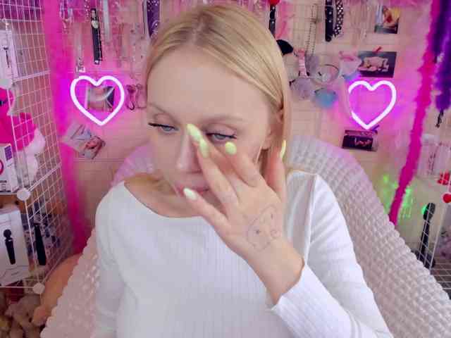 MindyKally webcam