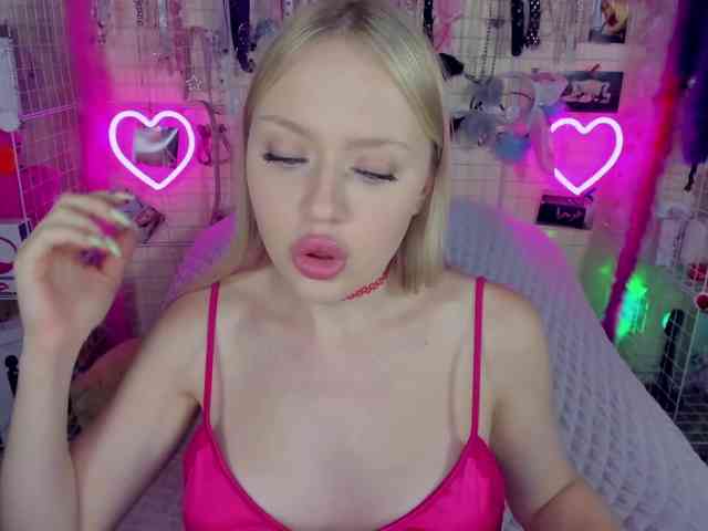MindyKally webcam
