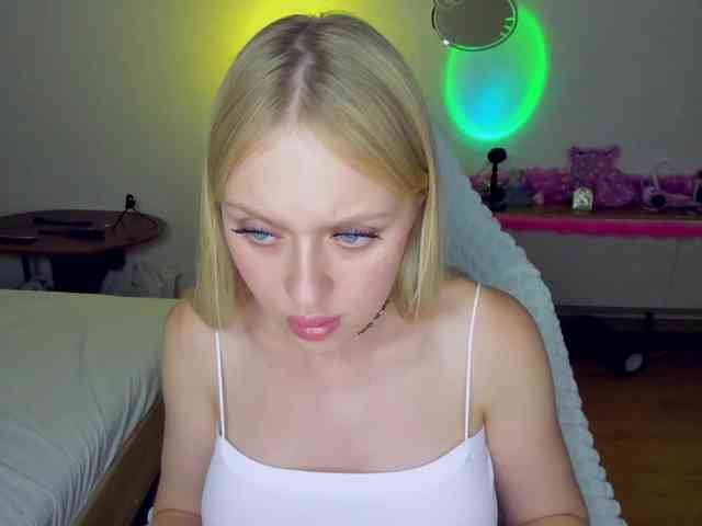 MindyKally webcam