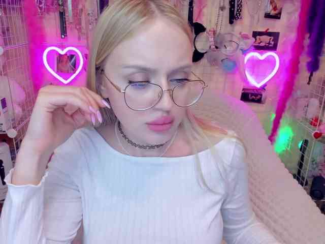 MindyKally webcam