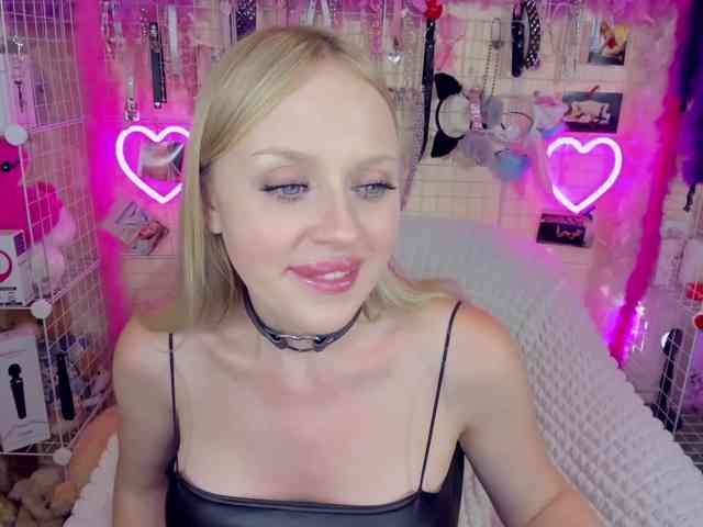 MindyKally webcam