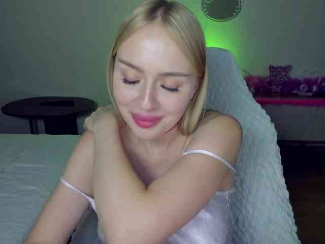 MindyKally webcam