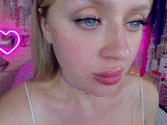 MindyKally webcam