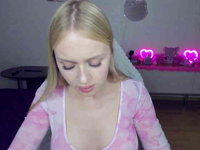 MindyKally webcam