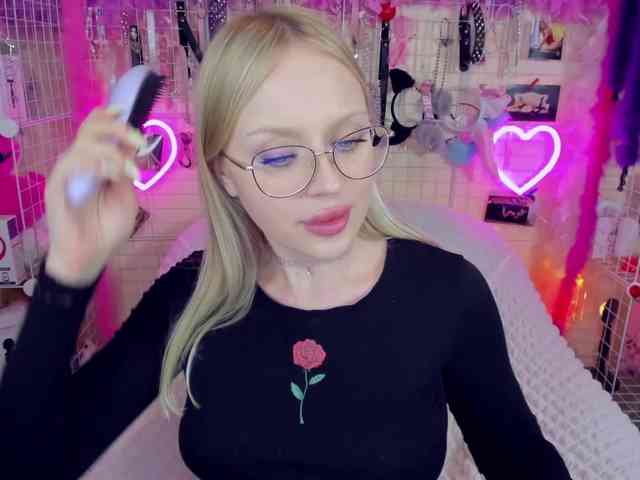 MindyKally webcam