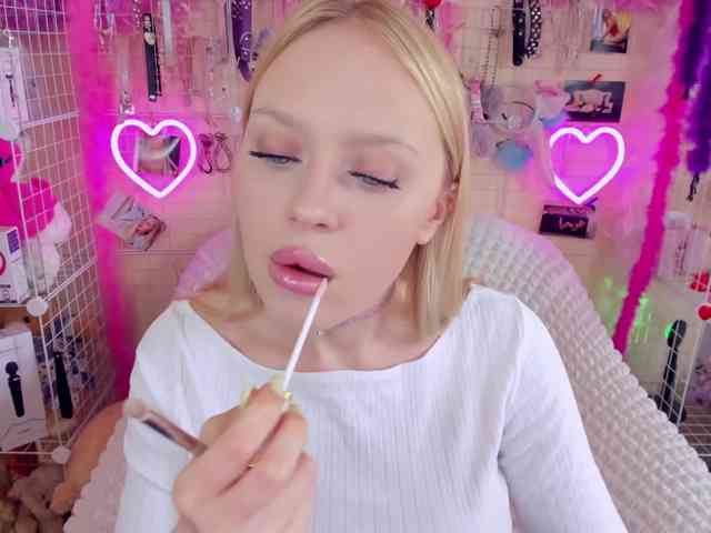MindyKally webcam