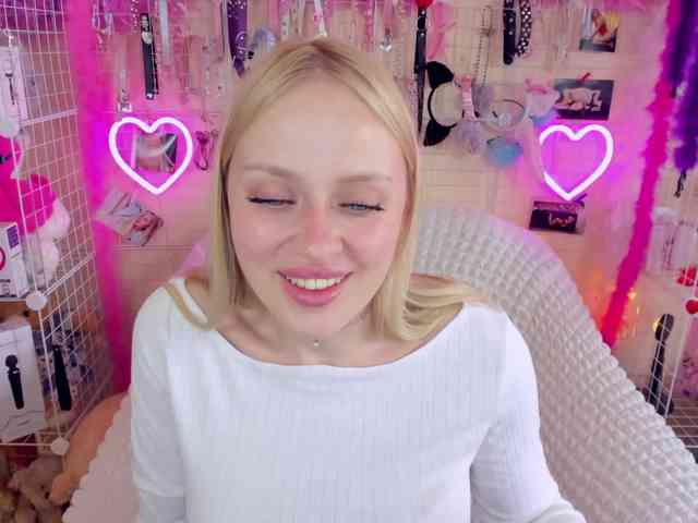 MindyKally webcam