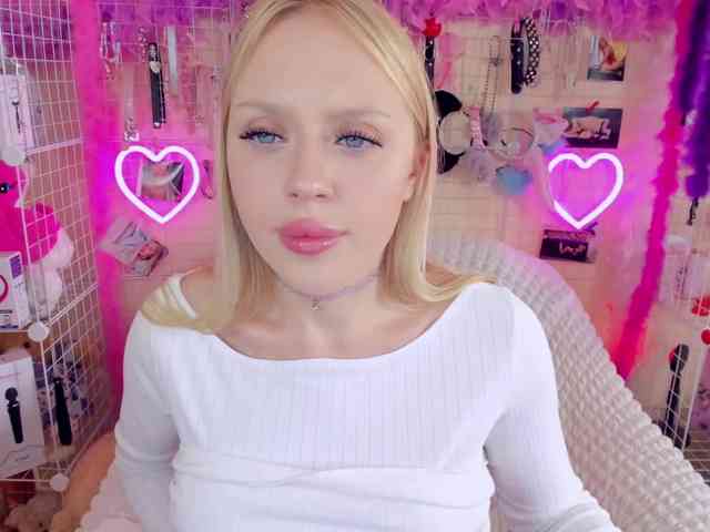 MindyKally webcam