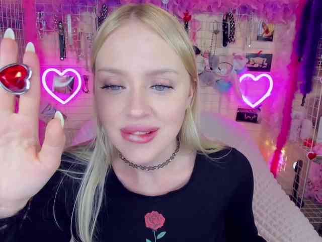 MindyKally webcam
