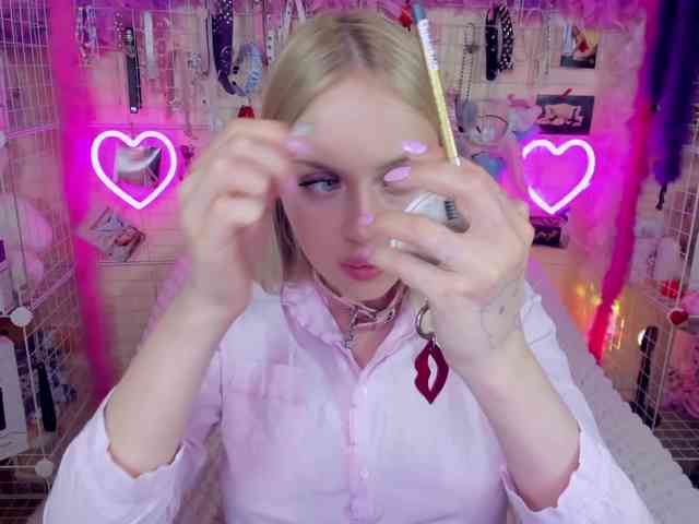 MindyKally webcam