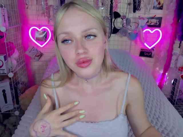 MindyKally webcam