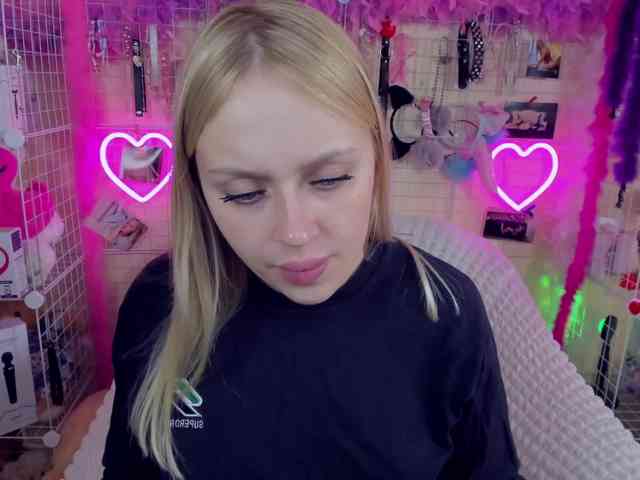 MindyKally webcam