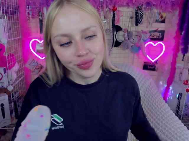 MindyKally webcam