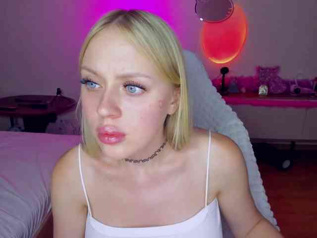 MindyKally webcam