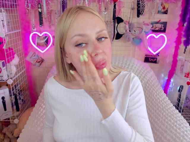 MindyKally webcam