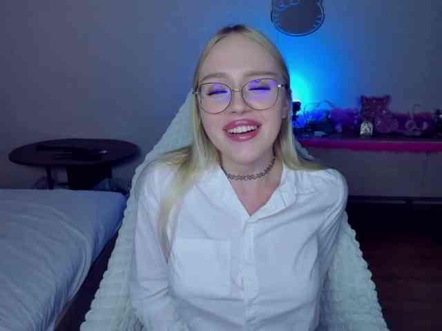 MindyKally webcam