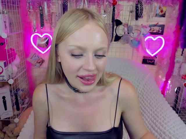 MindyKally webcam