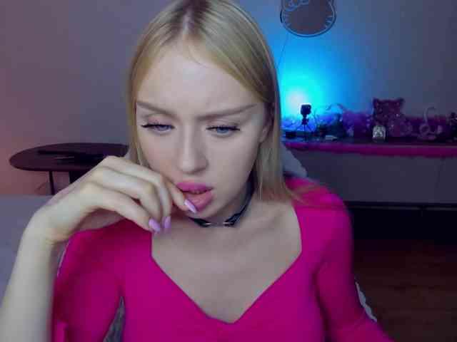 MindyKally webcam