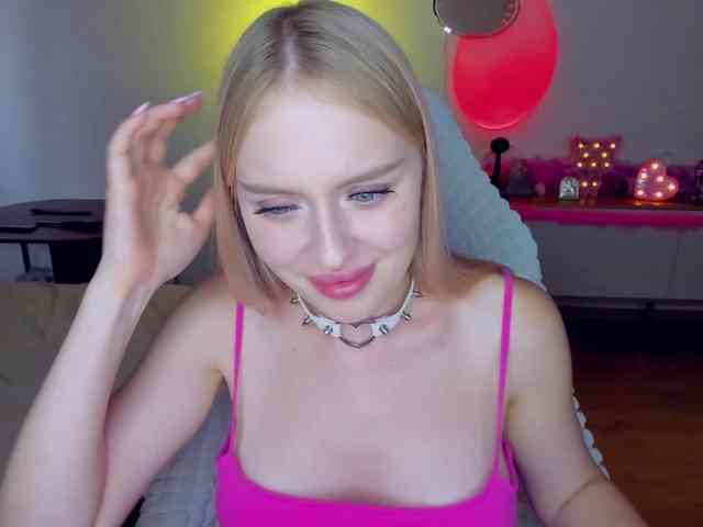 MindyKally webcam