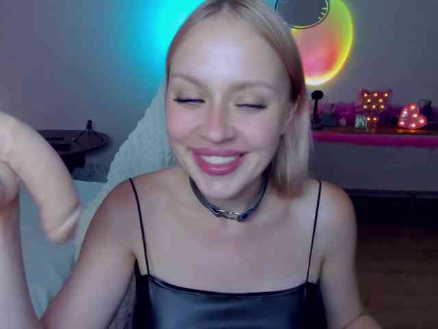 MindyKally webcam