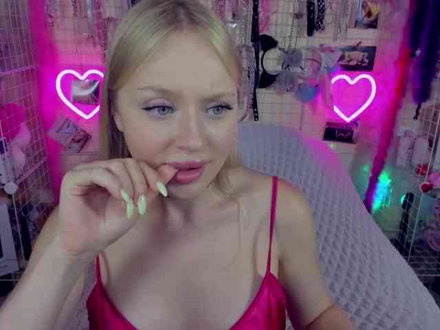 MindyKally webcam
