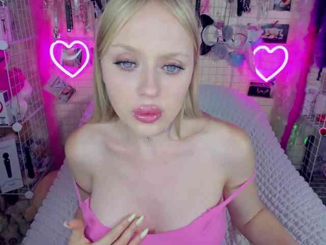 MindyKally webcam