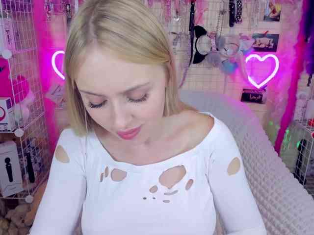 MindyKally webcam