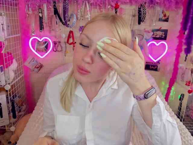 MindyKally webcam