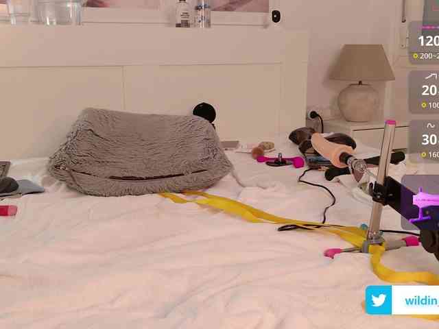 webcam strip Emmababe