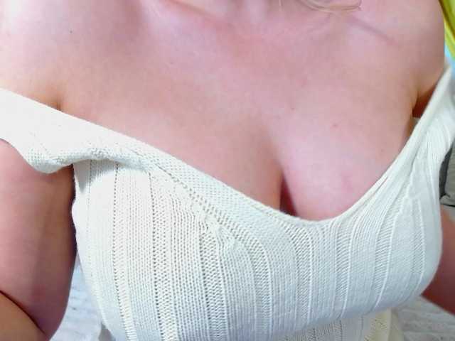 Malvvina live cam profile