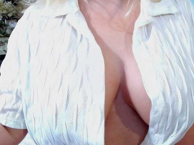 Malvvina's BongaCams show and profile