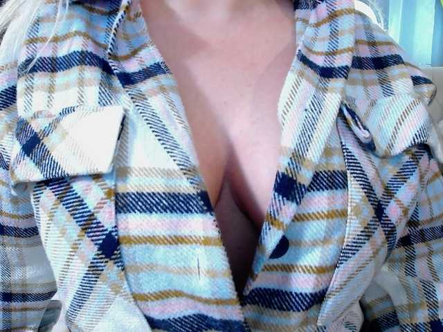 Malvvina's BongaCams show and profile