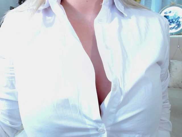 Malvvina's BongaCams show and profile