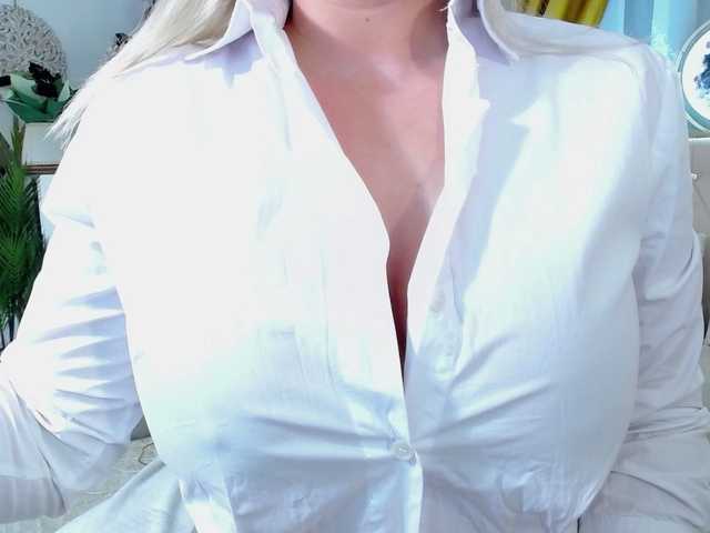 Malvvina's BongaCams show and profile