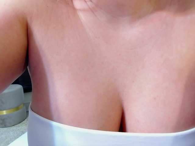 Malvvina's BongaCams show and profile