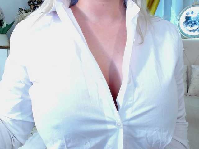 Malvvina's BongaCams show and profile