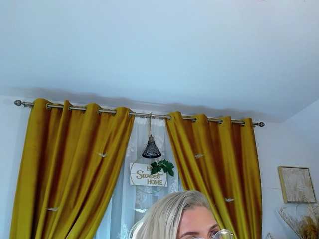 Malvvina's BongaCams show and profile